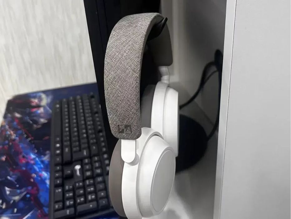 Adjustable and Practical Headphone Stand64751213608449120