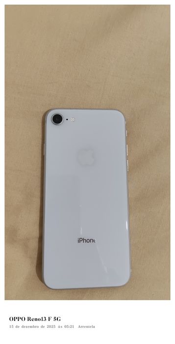 Vendo iPhone 8 branco 64gb com carregador e cabo