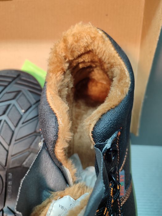 Nowe buty zimowe damskie usztywnione