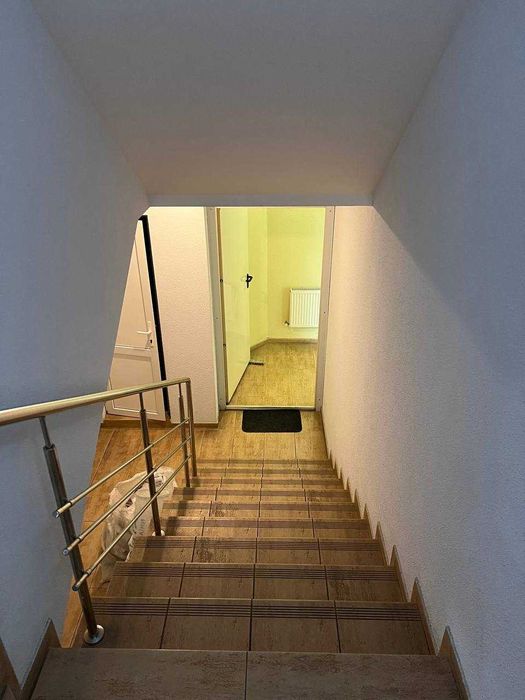 Здається приміщення цокольного поверху по вул Олега Міхнюка