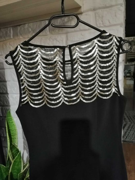 Elegancka ołówkowa sukienka Mariposa 36