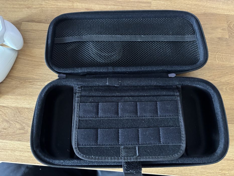 Nintendo switch oled + grip i etui skull&co