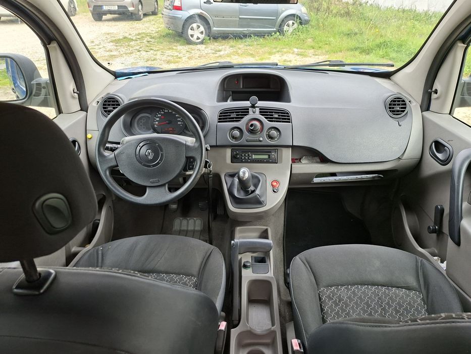 Carrinha Renault Kangoo mobilidade reduzida cadeira rodas