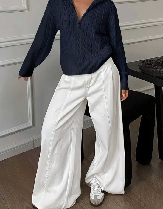 Granatowy sweter z kołnierzem r.M