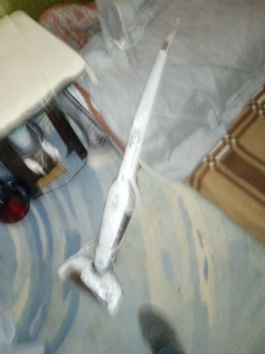 Пилосос Пылесос аккумуляторный Electrolux EERC72IW