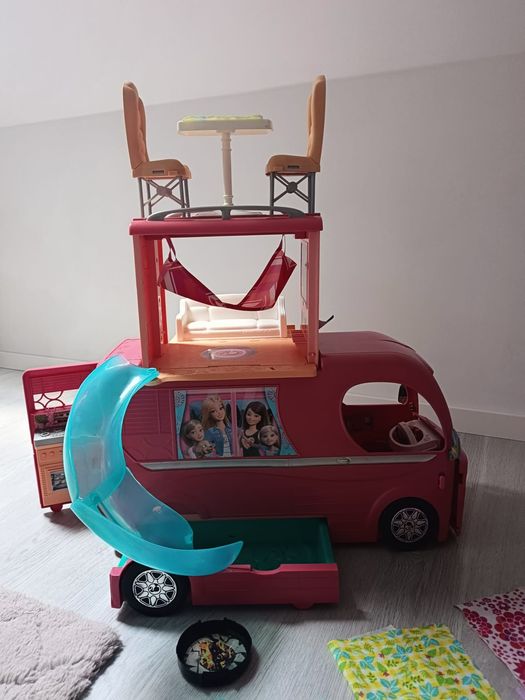 Camper Barbie piętrowy , basen gratis ubranka