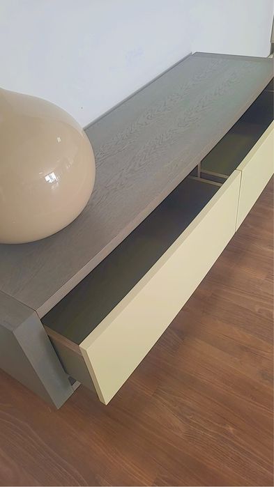 Aparador / Móvel de Sala Elegante