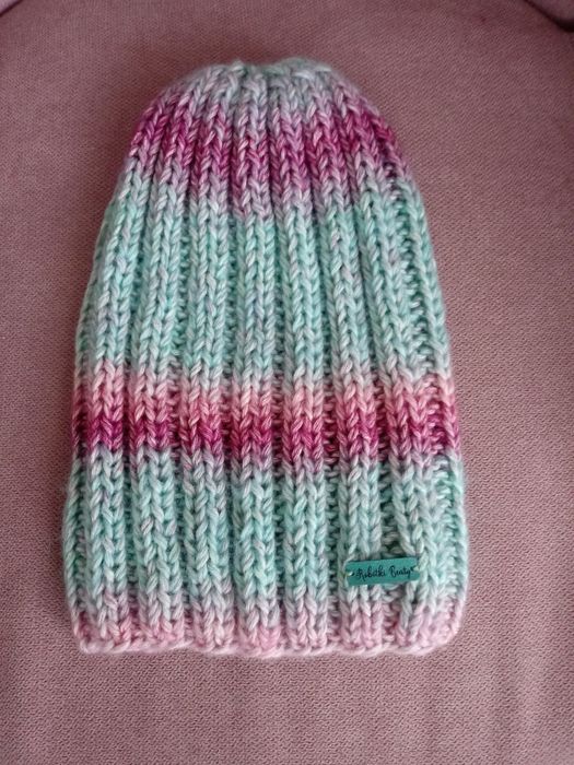 Zimowa czapka typu krasnal rękodzieło