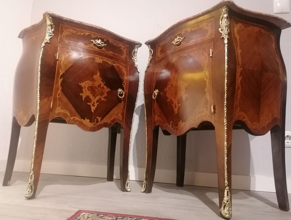 Par meias cómodas "Bombée" (mesas apoio, mesinhas cabeceira) Luís XV