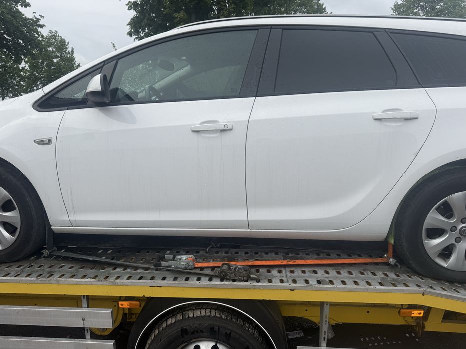 Opel Astra J IV 4 drzwi lewy przód tył tylne przednie Y40R komplet kompletne kpl europa tył kombi