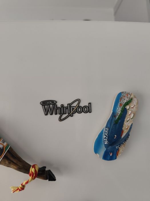 Frigorífico combinado Whirlpool, muito bom estado e grande poder de armazenamento