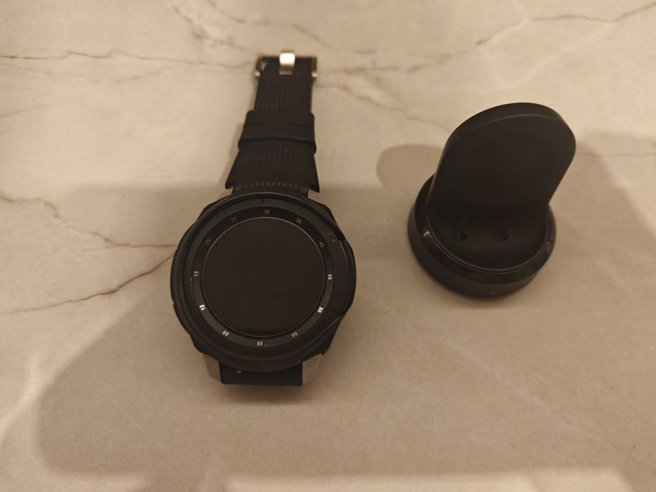 Samsung Galaxy Watch 46mm - JAK NOWY, 5-6 ładowań, Spigen, Szkło