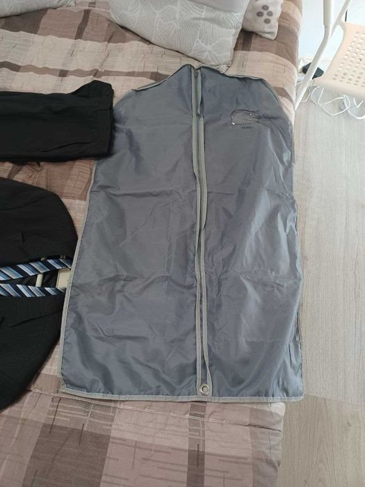 Terno, calça, gravata e capa, novíssimo! Conjunto completo para si!