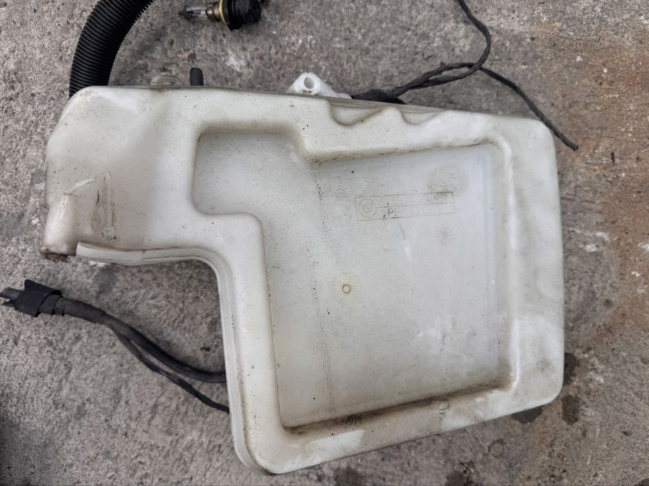 Bmw e60 e61zbiorniczek spryskiwaczy 7034967
