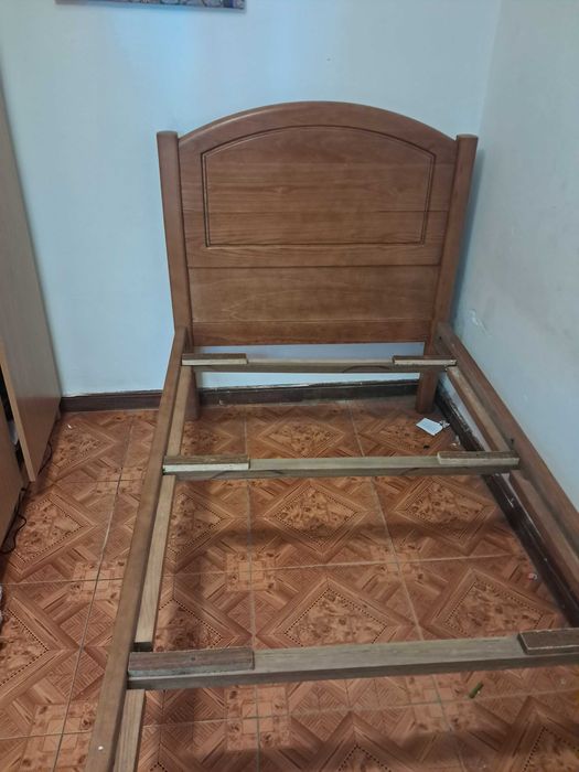 Cama solteiro pouco uso
