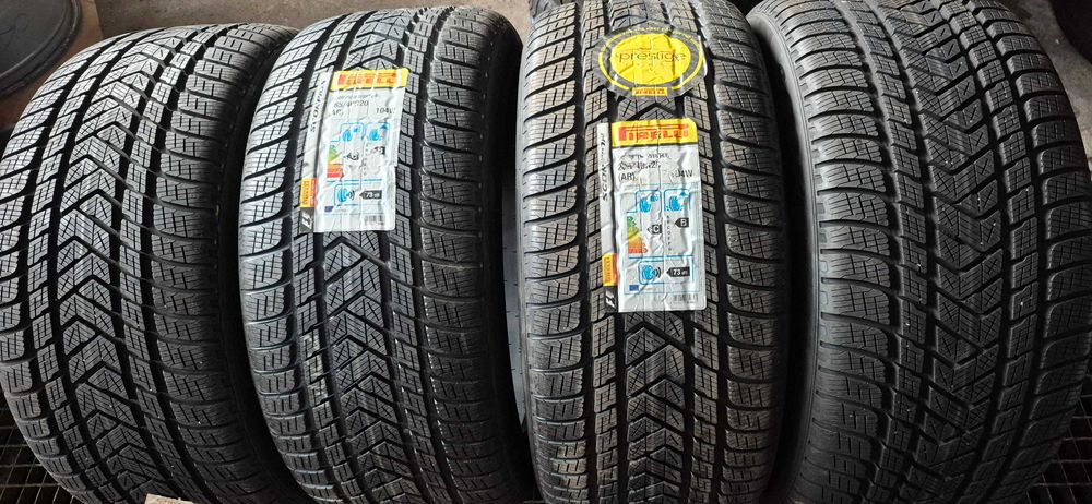 PIRELLI Winter SCORPION    285/40R20   104W.
