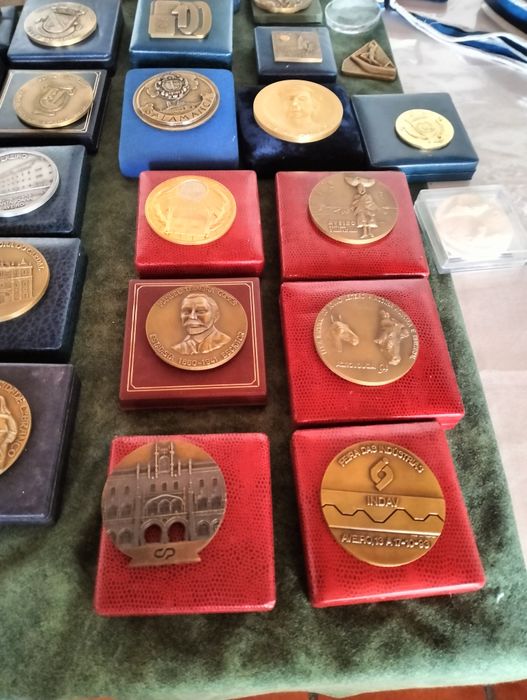 Lote de 60 medalhas