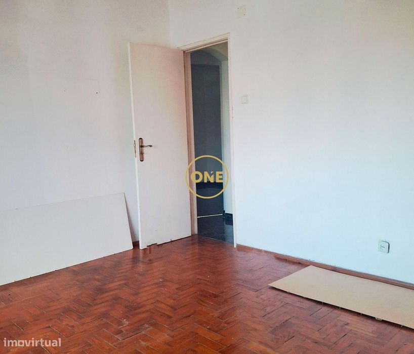 Apartamento T2 no Fogueteiro, Amora – 4º Andar com Excelentes Áreas