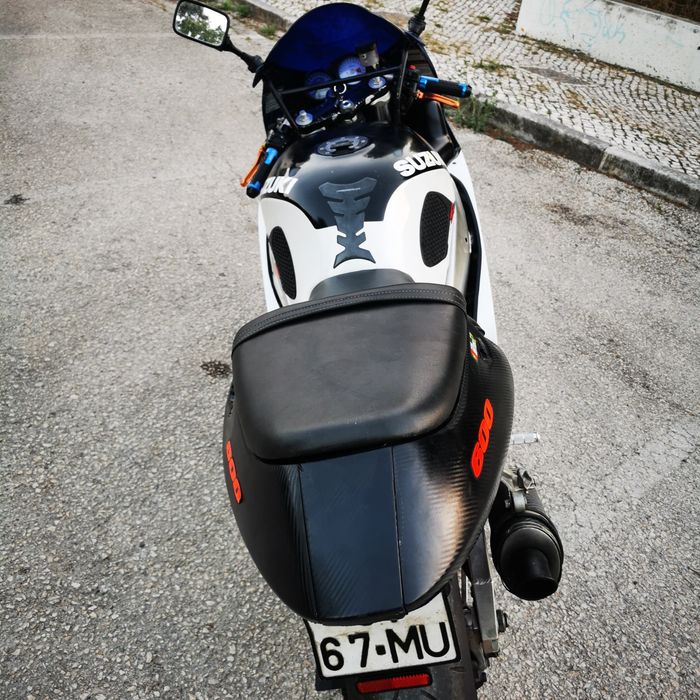 Suzuki GSXR 600  em bom estado.
