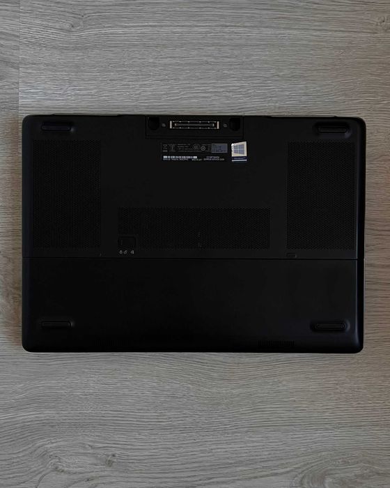 Dell Precision 7520 Workstation Móvel Profissional | i7 | 32GB RAM | 256GB SSD + 500GB HDD | NVIDIA Quadro M1200 4GB