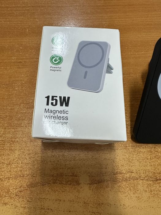 Зарядний пристрій для смартфона в авто на магніті