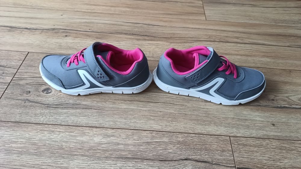 Buty dziewczęce Decathlon rozm. 35
