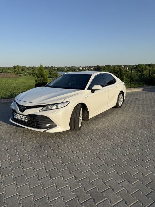 Продам офіційну Toyota Camry Hybrid 2019 року у максимальній комплектації Premium Plus
