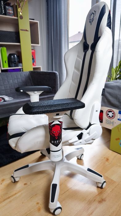 Fotel Diablo Chair Kids Size