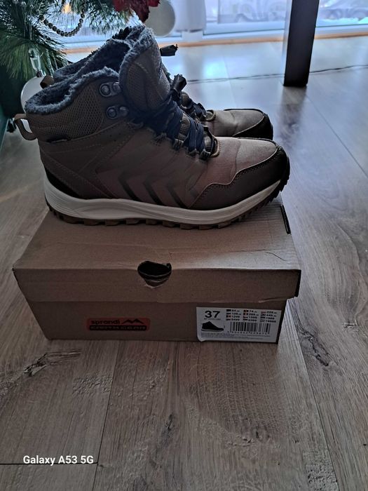 Buty zimowe chłopięce zadbane