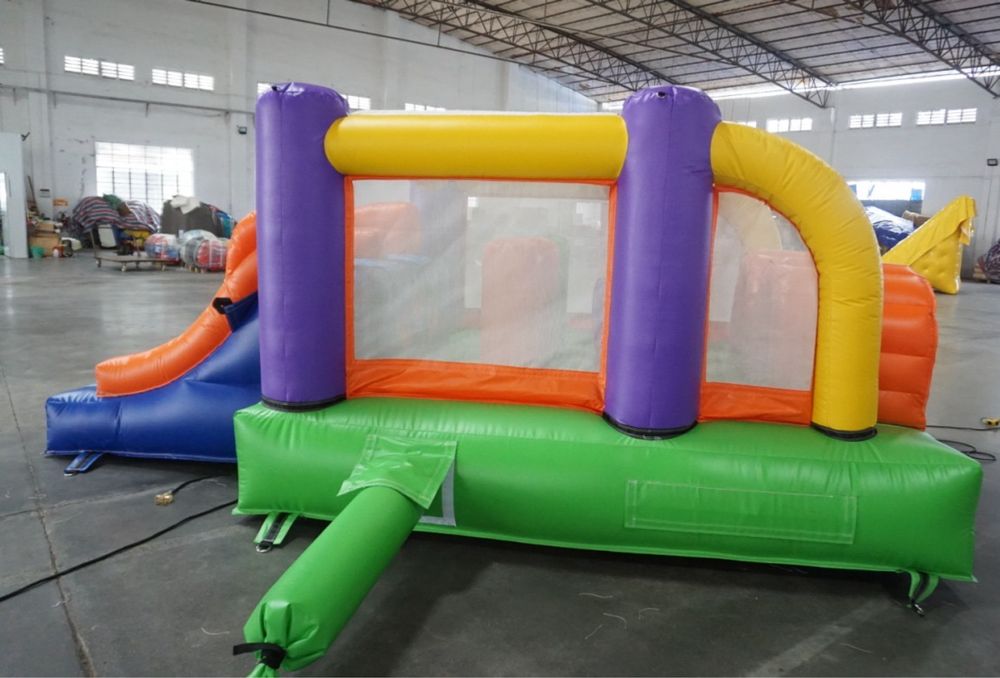 Insuflavel pista de obstaculos - PVC - semi novo