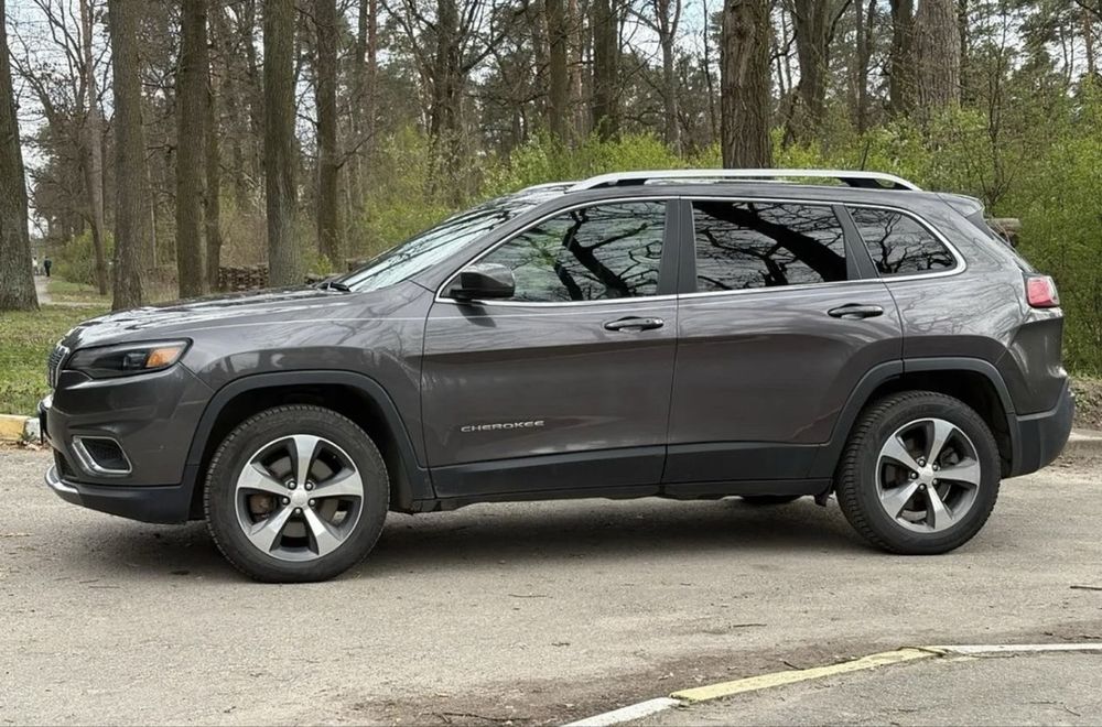 Jeep Cherokee (без пошкоджень)