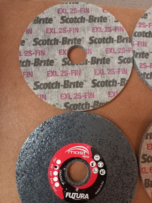 Круг скотч-брайт ф125х6х22,2мм. 2s-fin