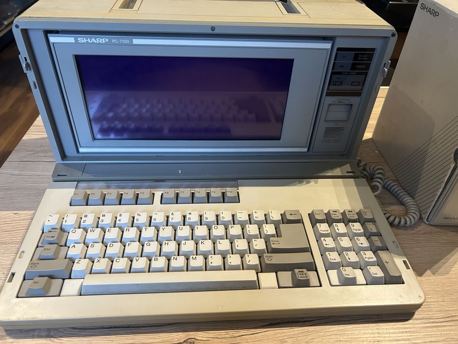 komputer kolekcjonerski Sharp PC 7100