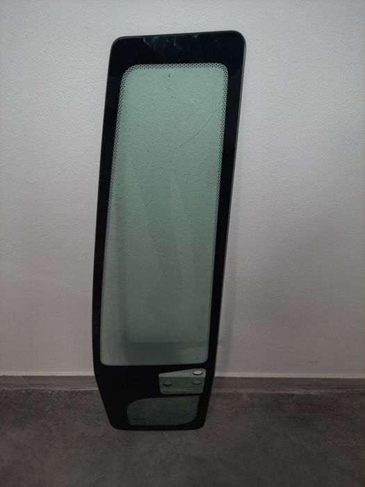 Скло дверей форточка Івеко