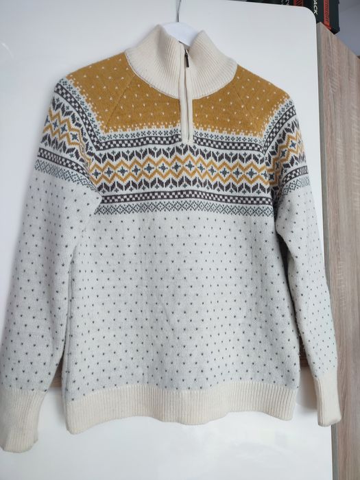 Skandynawski sweter wełniany z golfem