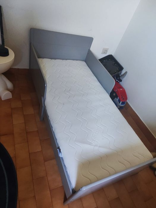Cama criança com colchão