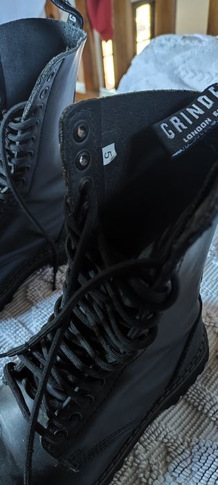 Botas cano alto cordões