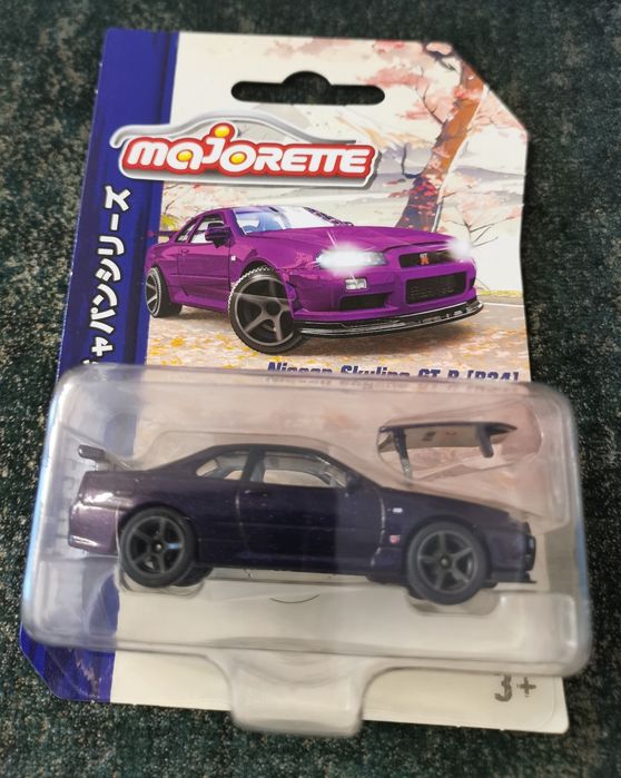 Nissan Skyline GT-R R34 Majorette chase