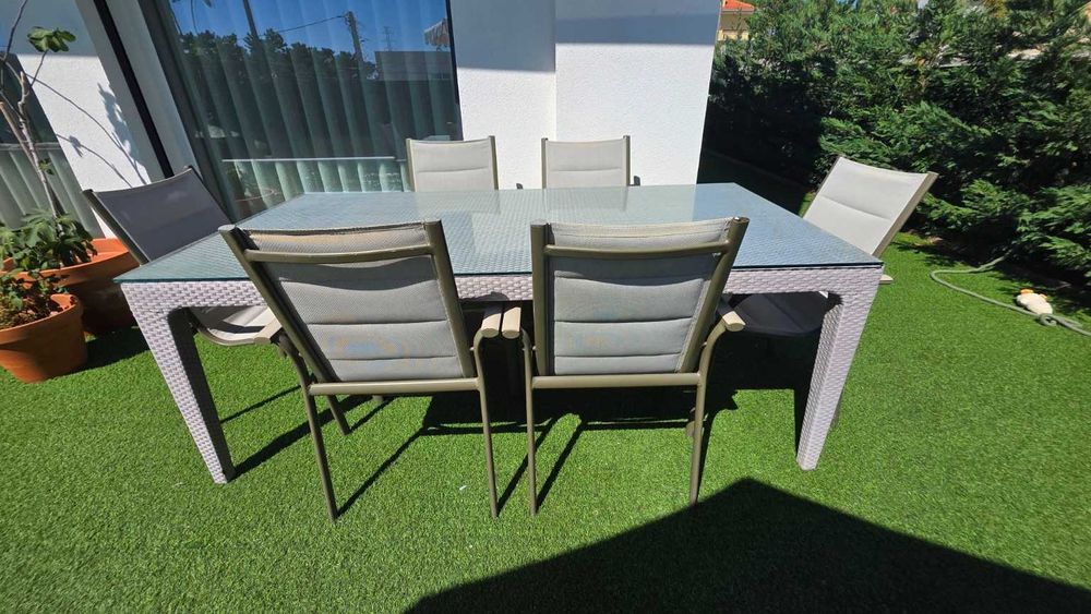 Conjunto de jardim – mesa com tampo de vidro + 6 cadeiras