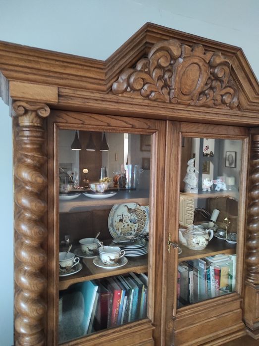 Sprzedam piękny kredens w stylu gdanskim wykonany z drewna dębowego