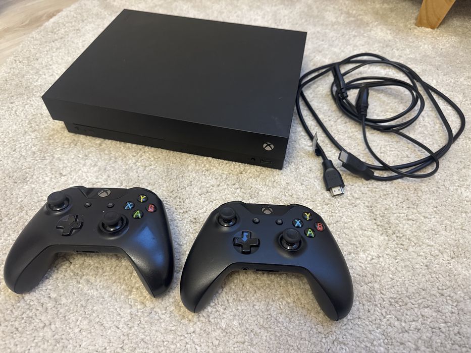 Xbox ONE X  1tb. Super stan