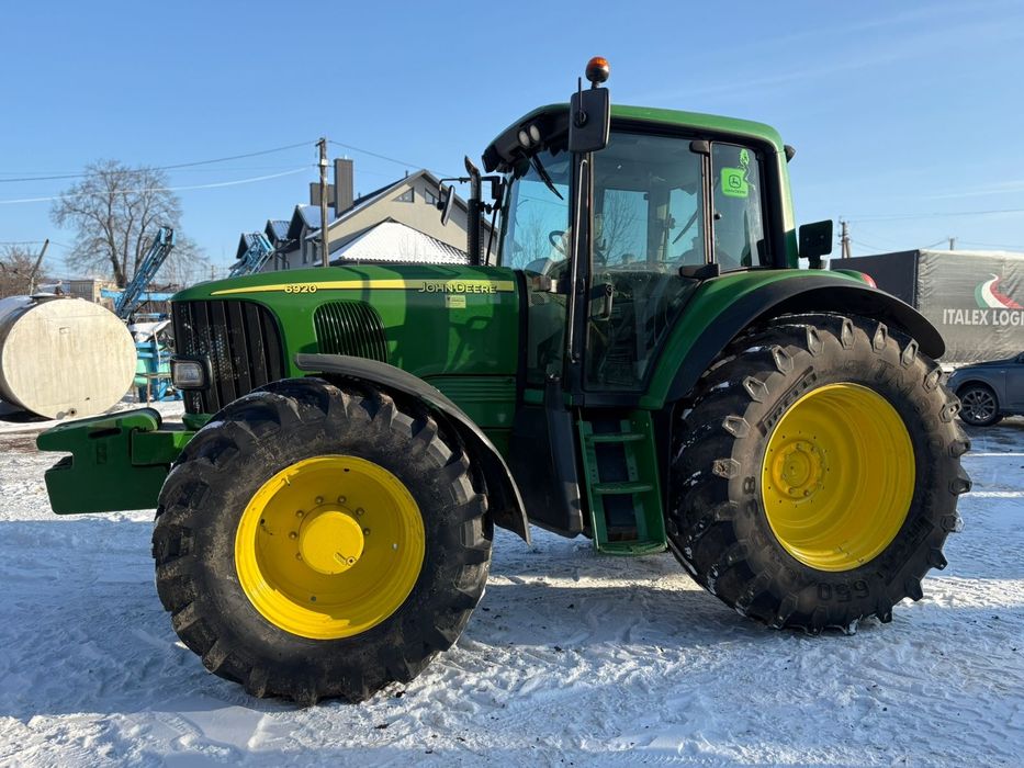 Трактор John Deere 6920
