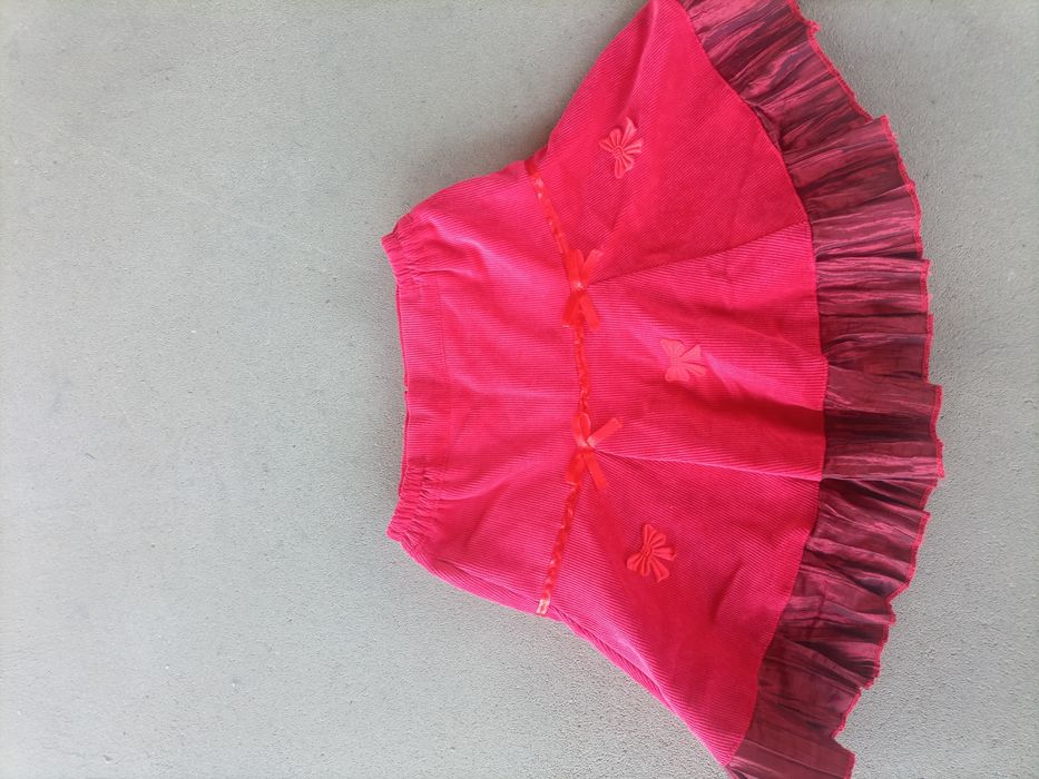 Czerwona spódniczka