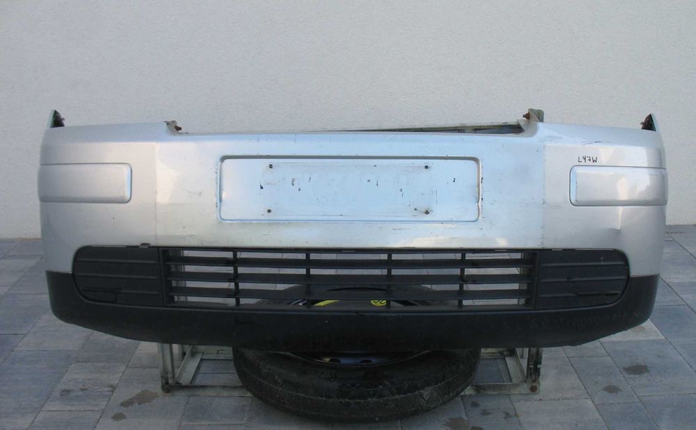 Audi A2 zderzak przód kompletny LY7W