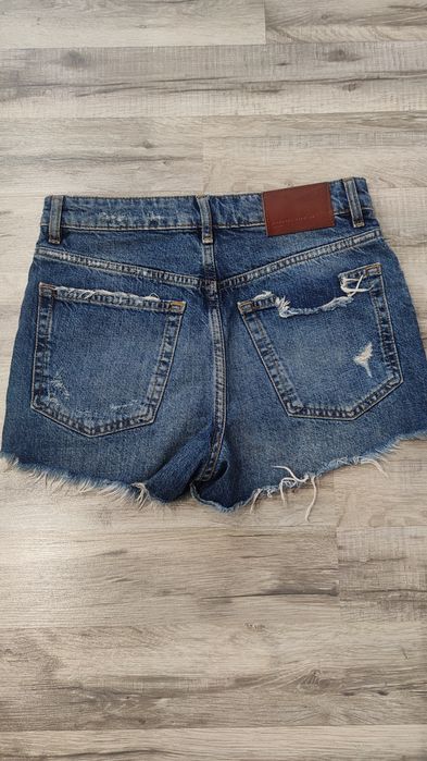 Продам джинсові шорти Zara розмір 34