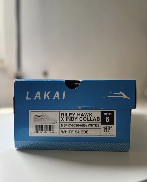 Sapatilhas bejes de skate da Lakai Riley Hawk x Indy collab