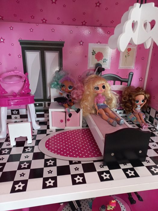 Duży domek dla lalek