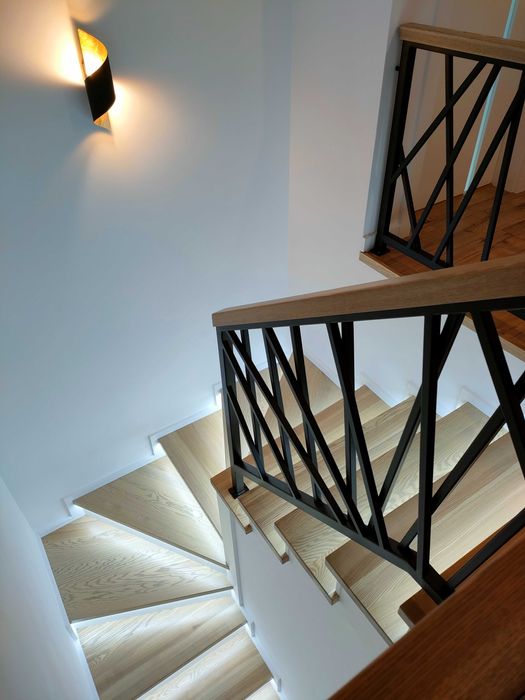 Drewniane schody na beton