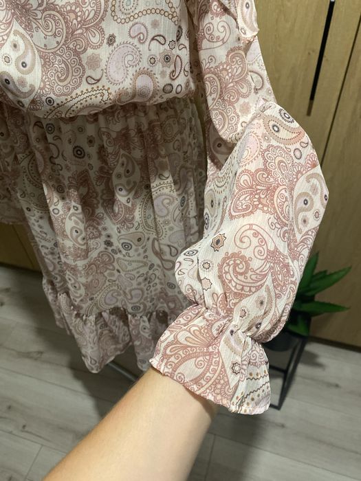 Sukienka mohito asymetryczna dłuższy tył m we wzorki dlugi rękaw mega