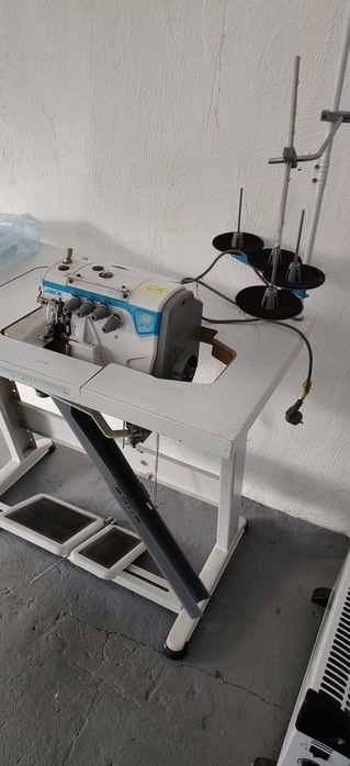 Overlock maszyna Jack e4